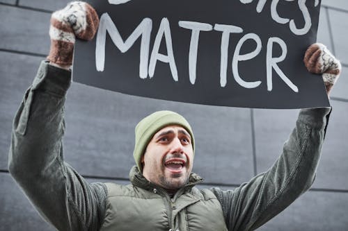 Kostnadsfri bild av affisch, demonstration, grå jacka