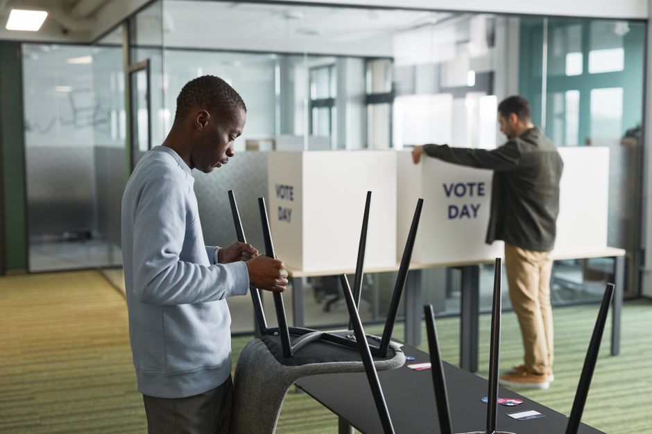 Local de votação com urnas