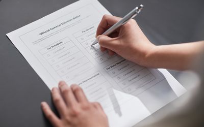 Thẩm phán Quebec ra lệnh gửi tài liệu bầu cử song ngữ cho cử tri