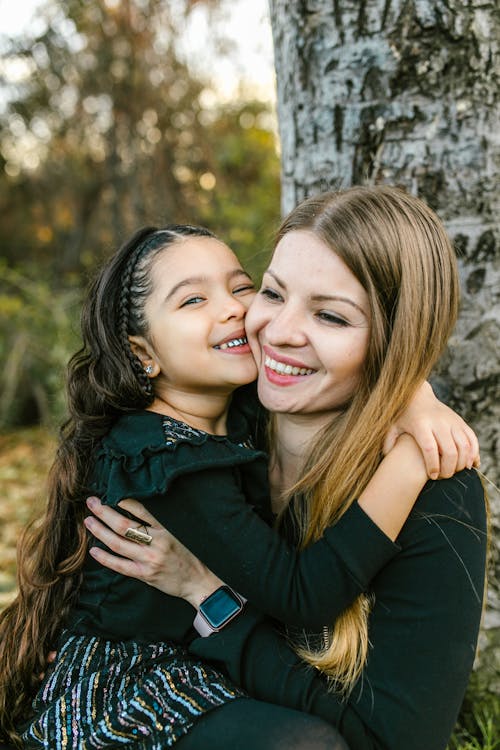 Free A Portrait of a Mother and her Daughter Stock Photo