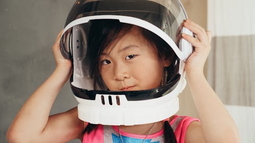 astronot, asyalı kız, çocuk içeren Ücretsiz stok fotoğraf