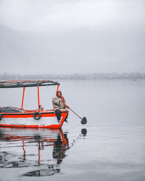 Darmowe zdjęcie z galerii z jezioro, łódź, łódź wiosła