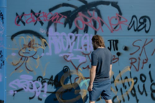 Gratis stockfoto met achteraanzicht, artiest, graffiti Stockfoto