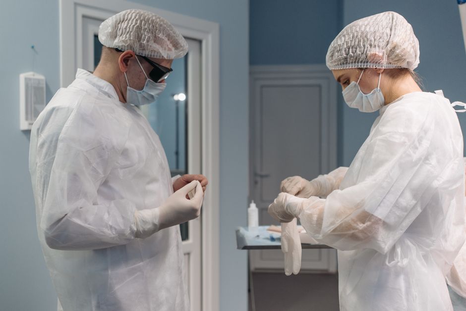 Medical Protective Gown Premium White paired with nitrile disposable exam gloves