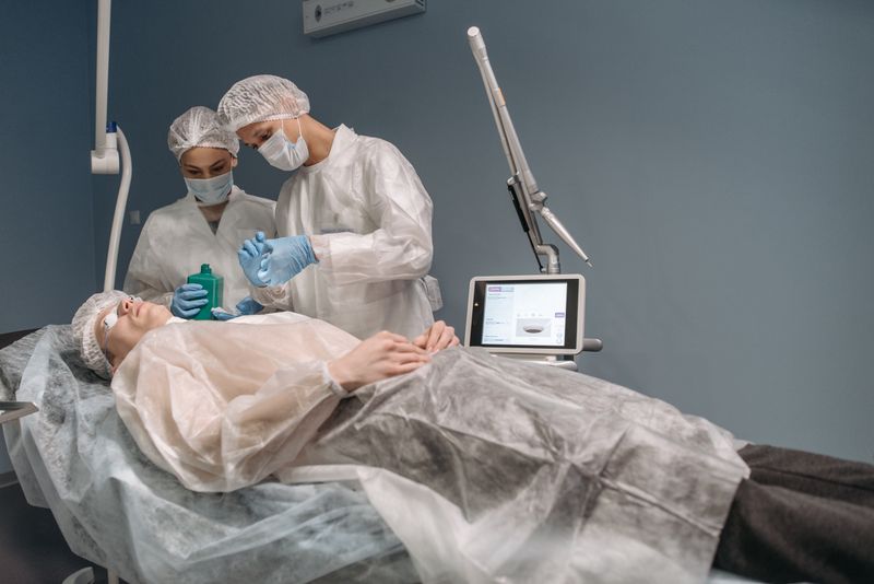 Plastic Surgery Expert Witness — surgical team