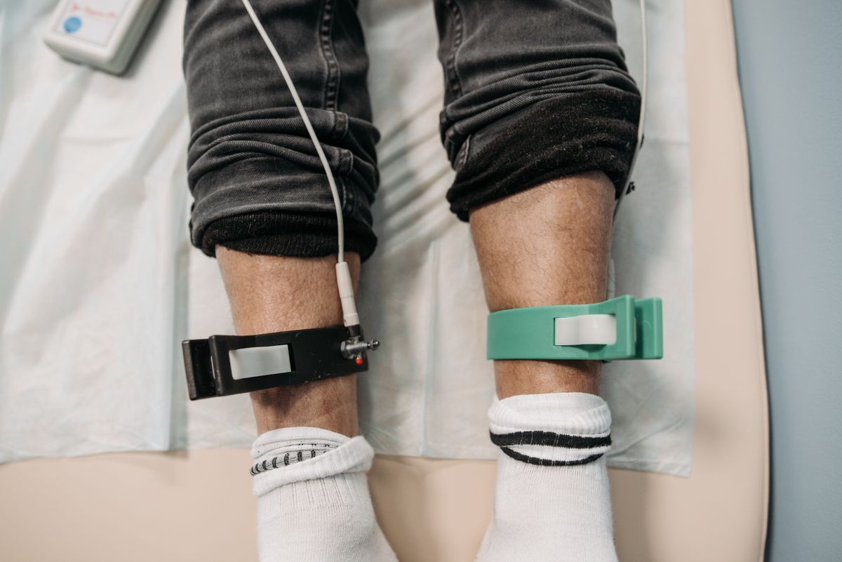 Clinical testing equipment and electrodes