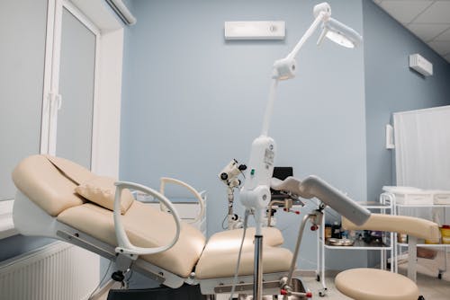Free Beige Operating Table in the Room Stock Photo