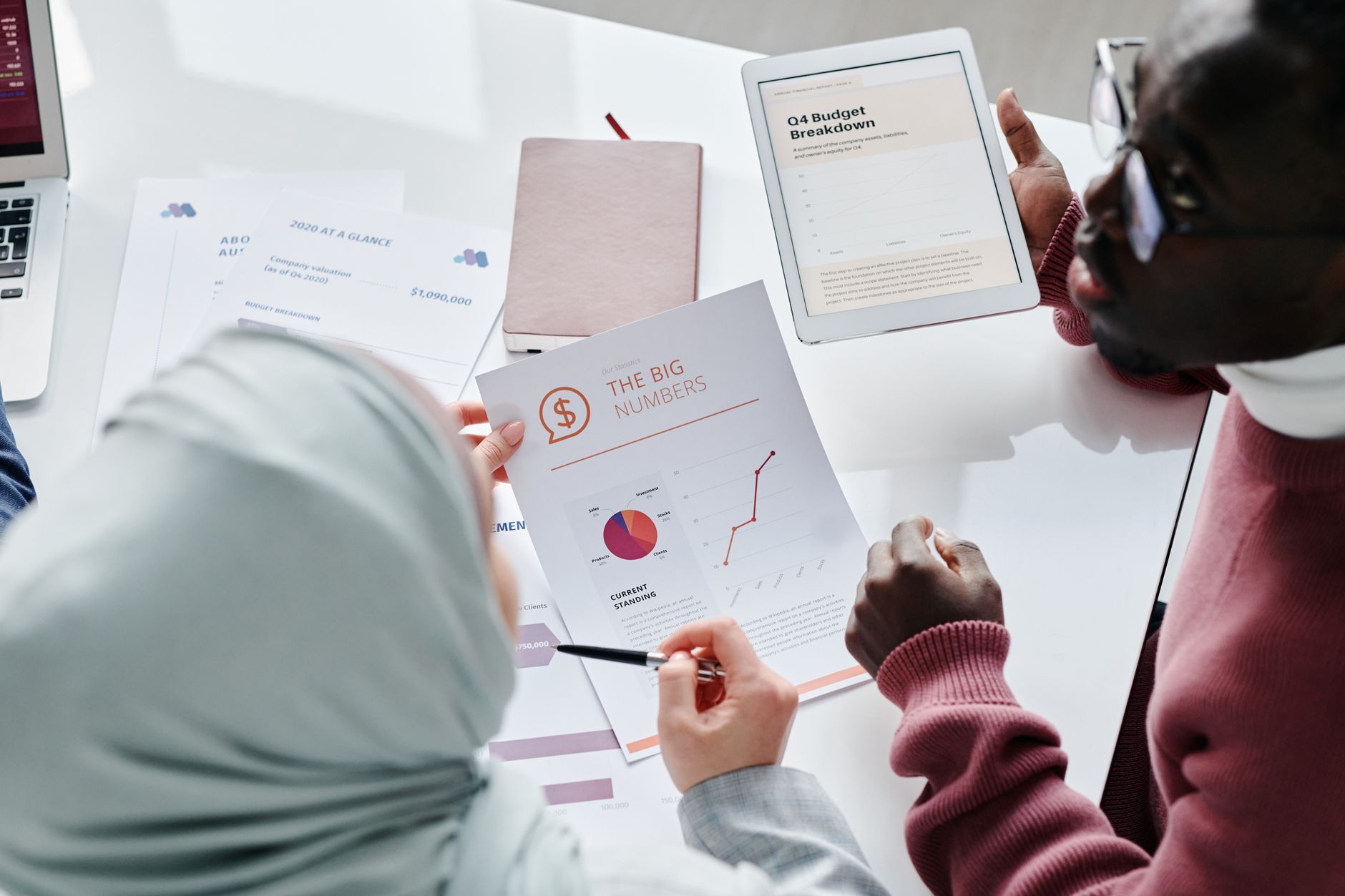 Biased Reviews Exposed: How Confirmation Bias and Other Pitfalls Skew Ratings