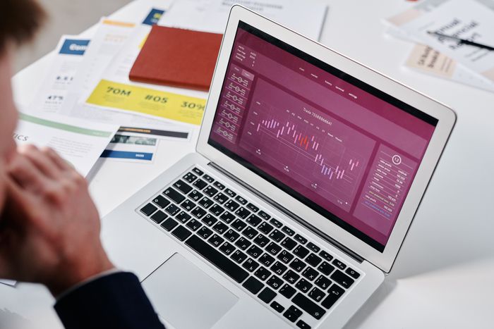 Dashboard de ventas en pantalla