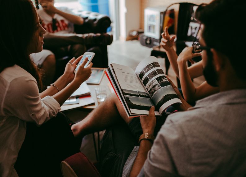 Online dating: starting a conversation on a niche platform