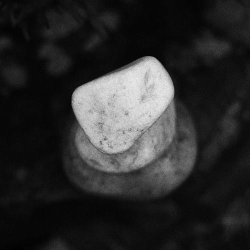 Free Gray Stone in Grayscale Photography Stock Photo