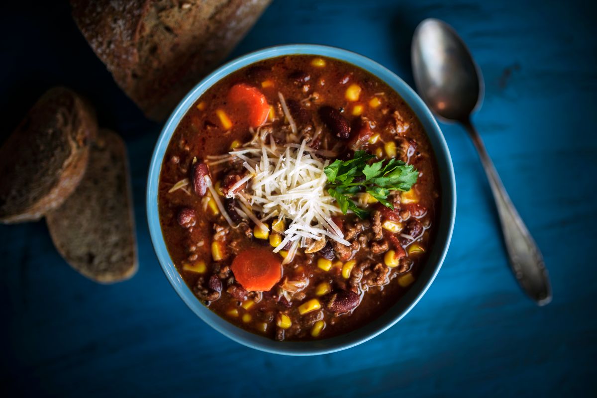 Chili con carne au boeuf, haricots rouges et maïs