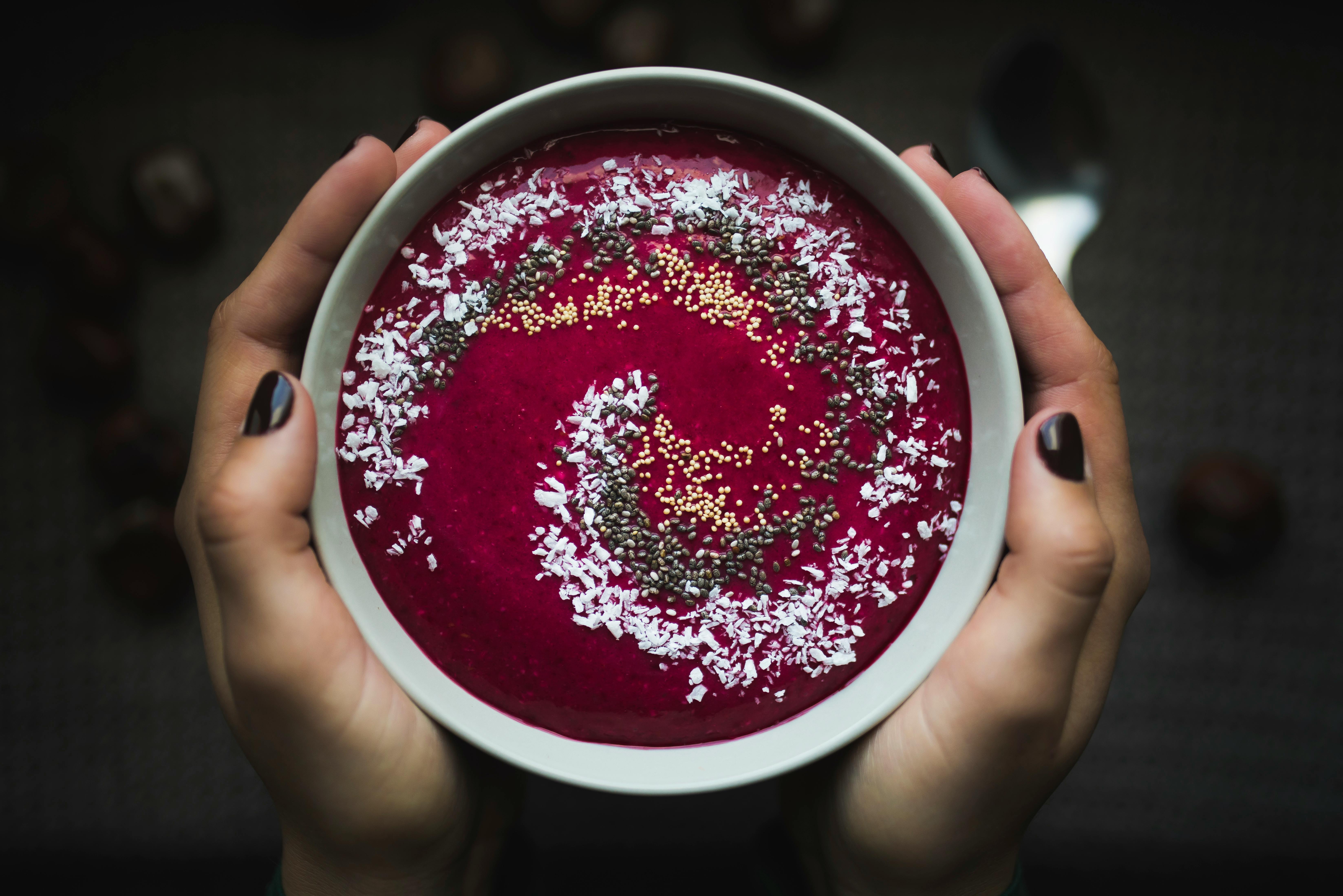 Smoothie bowl cu fructe de pădure și chia
