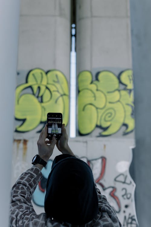 Ilmainen kuvapankkikuva tunnisteilla älypuhelin, graffiti, henkilö Kuvapankkikuva