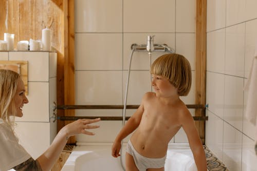 Základová fotografie zdarma na téma chlapec, čištění, dítě