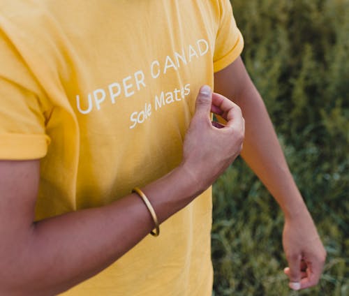 Free Close-Up Shot of a Person in Yellow Shirt Stock Photo
