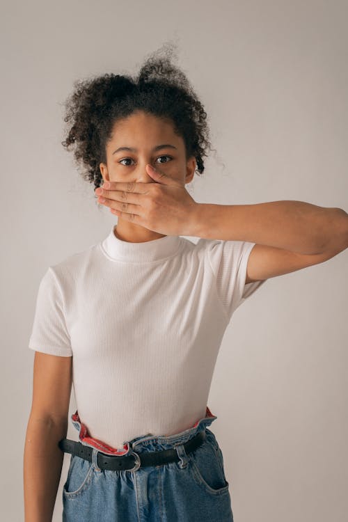 Ücretsiz afrikalı-amerikalı kız, Afro, ağız ağzı içeren Ücretsiz stok fotoğraf Stok Fotoğraflar