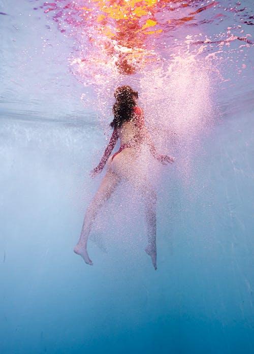 Gratis Immagine gratuita di a grandi passi, donna, donna sott'acqua Foto a disposizione