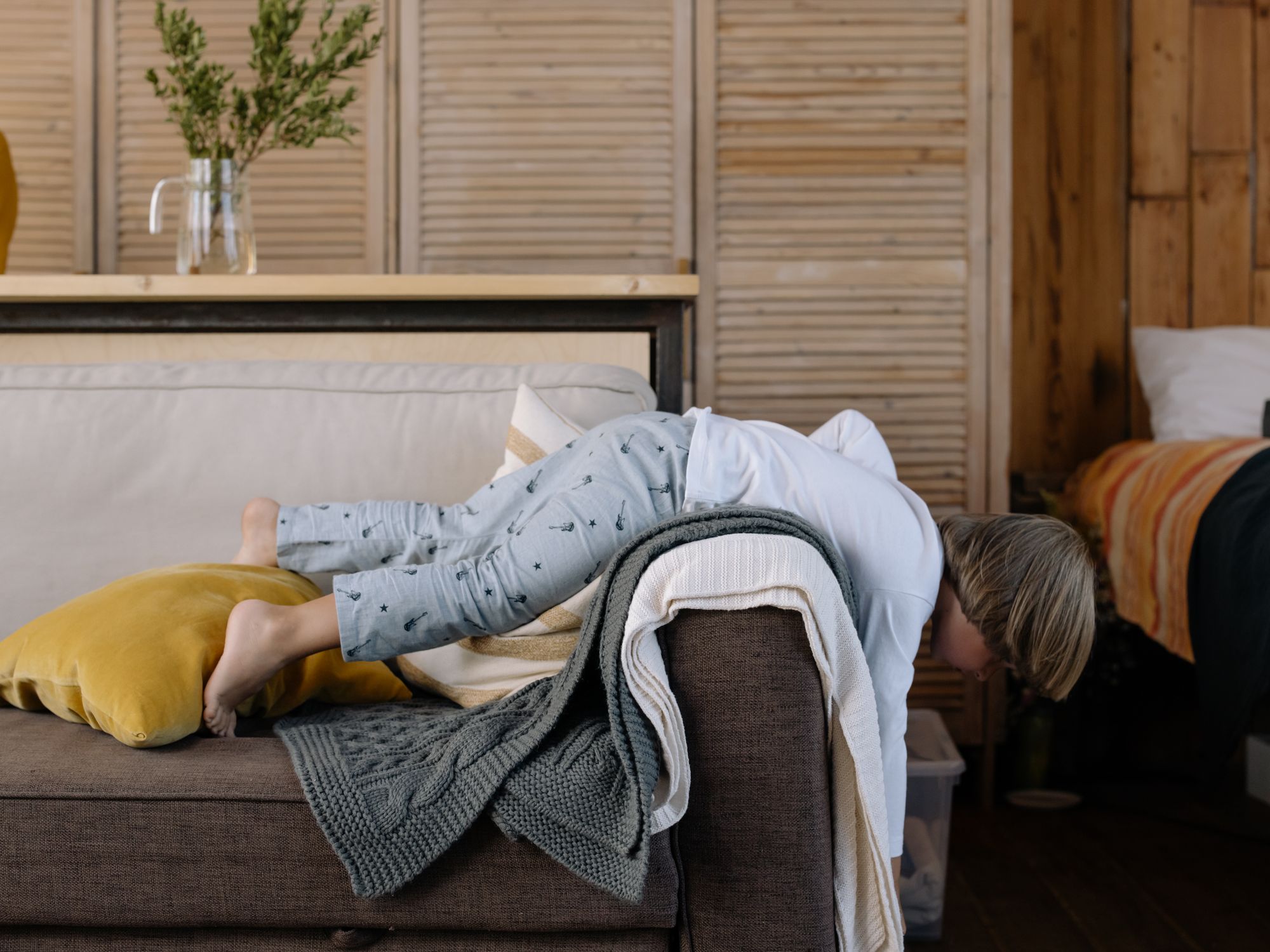 House Removals in Wilmington, M25 Fringe — professional movers carrying furniture on a house move