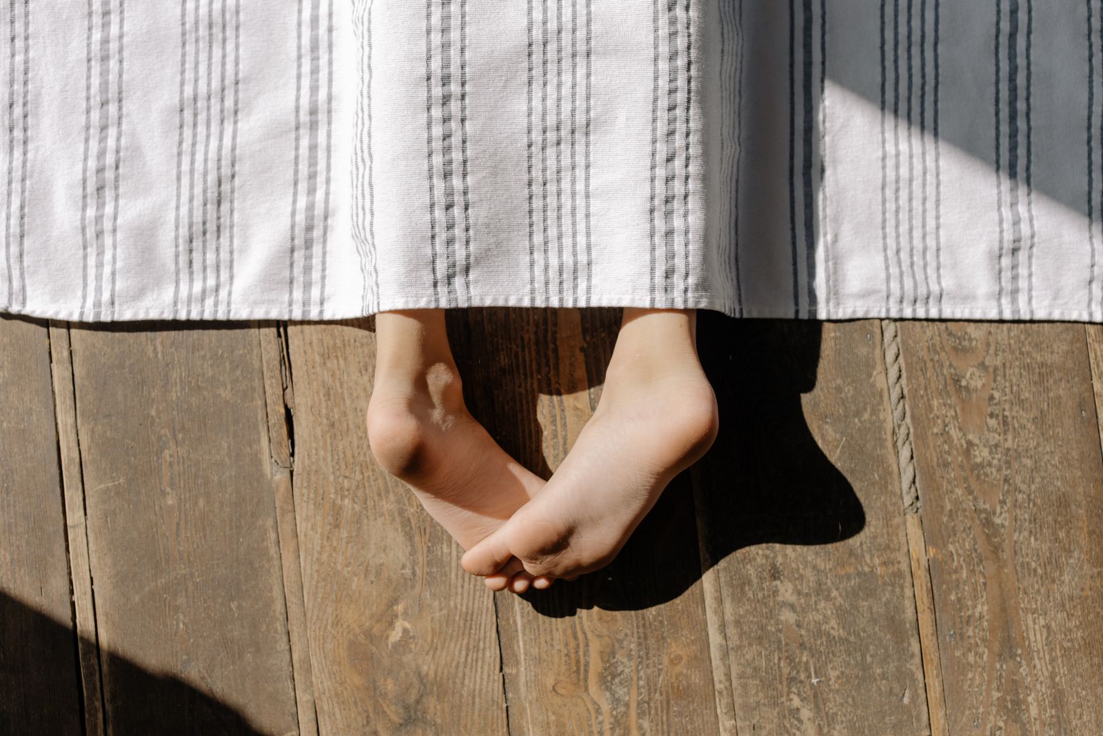 Knee-High Compression Socks for Leg Swelling in Canada