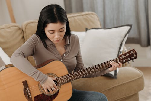 Immagine gratuita di apprendimento, Asiatico, chitarra