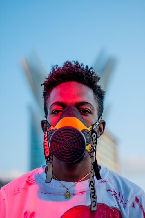 Free A Man Wearing Gas Mask Looking Afar Stock Photo