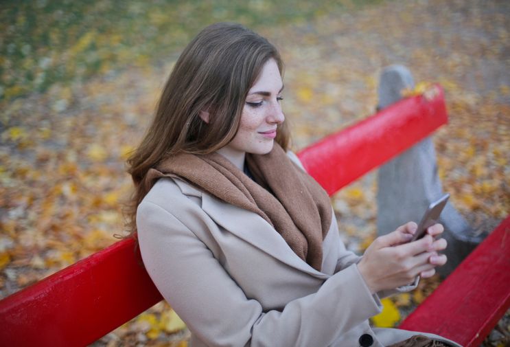 Online dating: starting a conversation on a niche platform