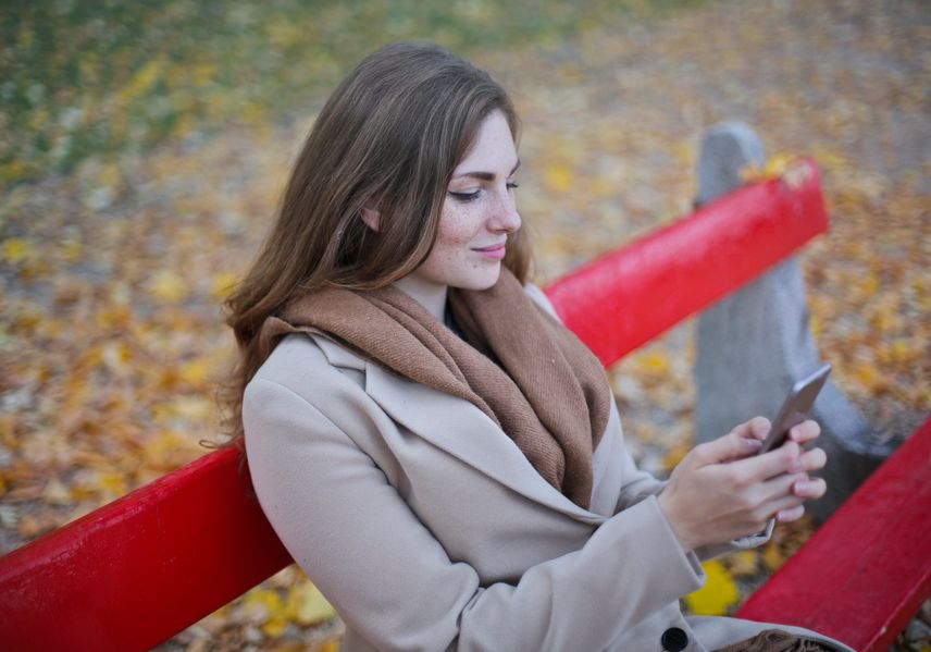 Online dating: starting a conversation on a niche platform