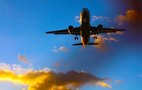 Kostenloses Stock Foto zu abendhimmel, flugzeuge