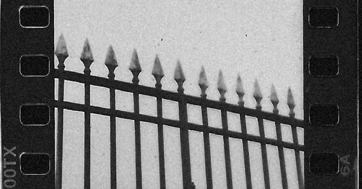 How to make a fence in Minecraft