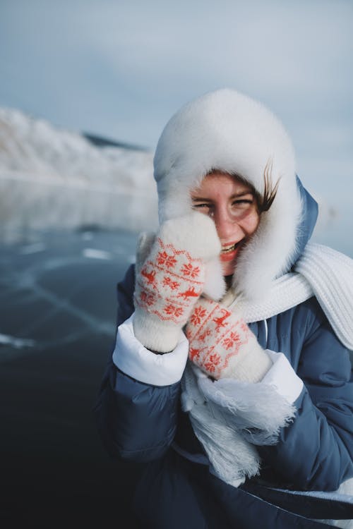 Gratis stockfoto met gezicht, glimlachen, handschoenen