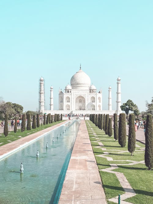 Amazing Taj Mahal Mausoleum during Daytime 