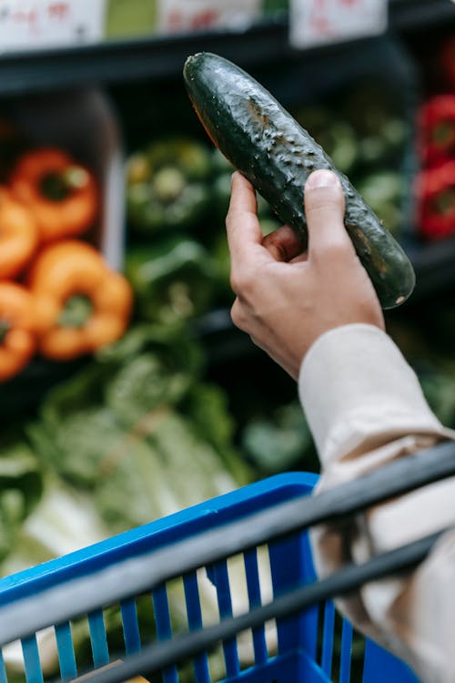 Foto profissional grátis de adquirir, alimento, anônimo