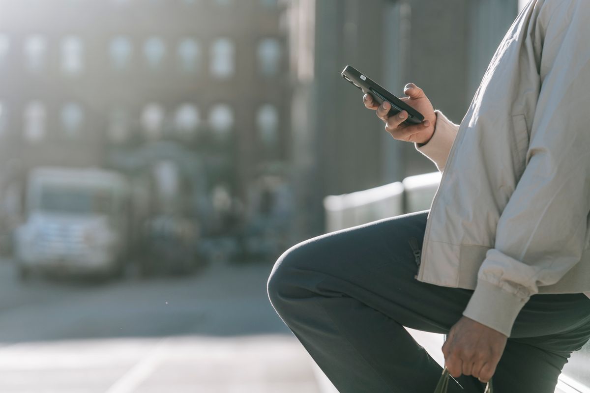 Person on the move using a smartphone for a fast digital service