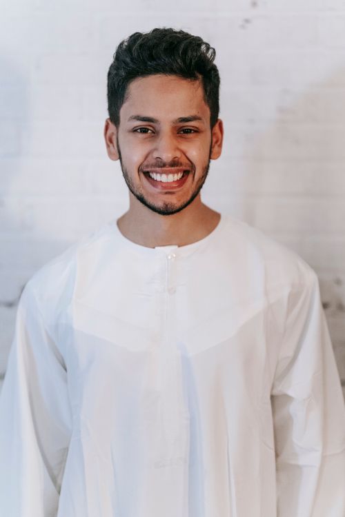 Example profile photo, man in thobe