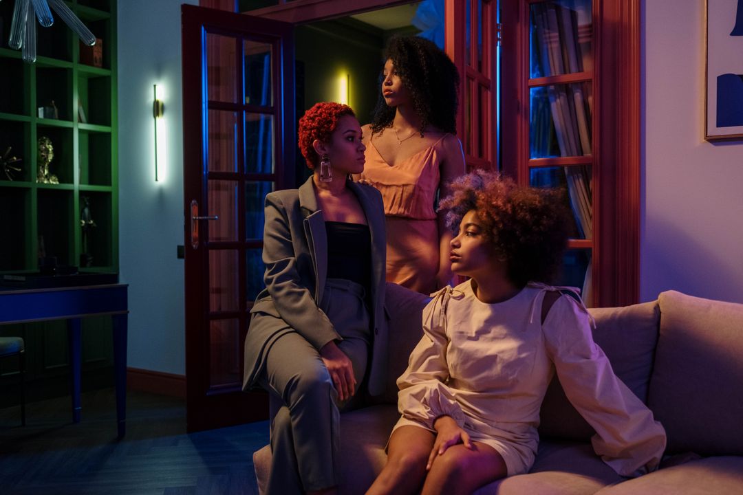 African renters discussing roommate fit in a shared apartment