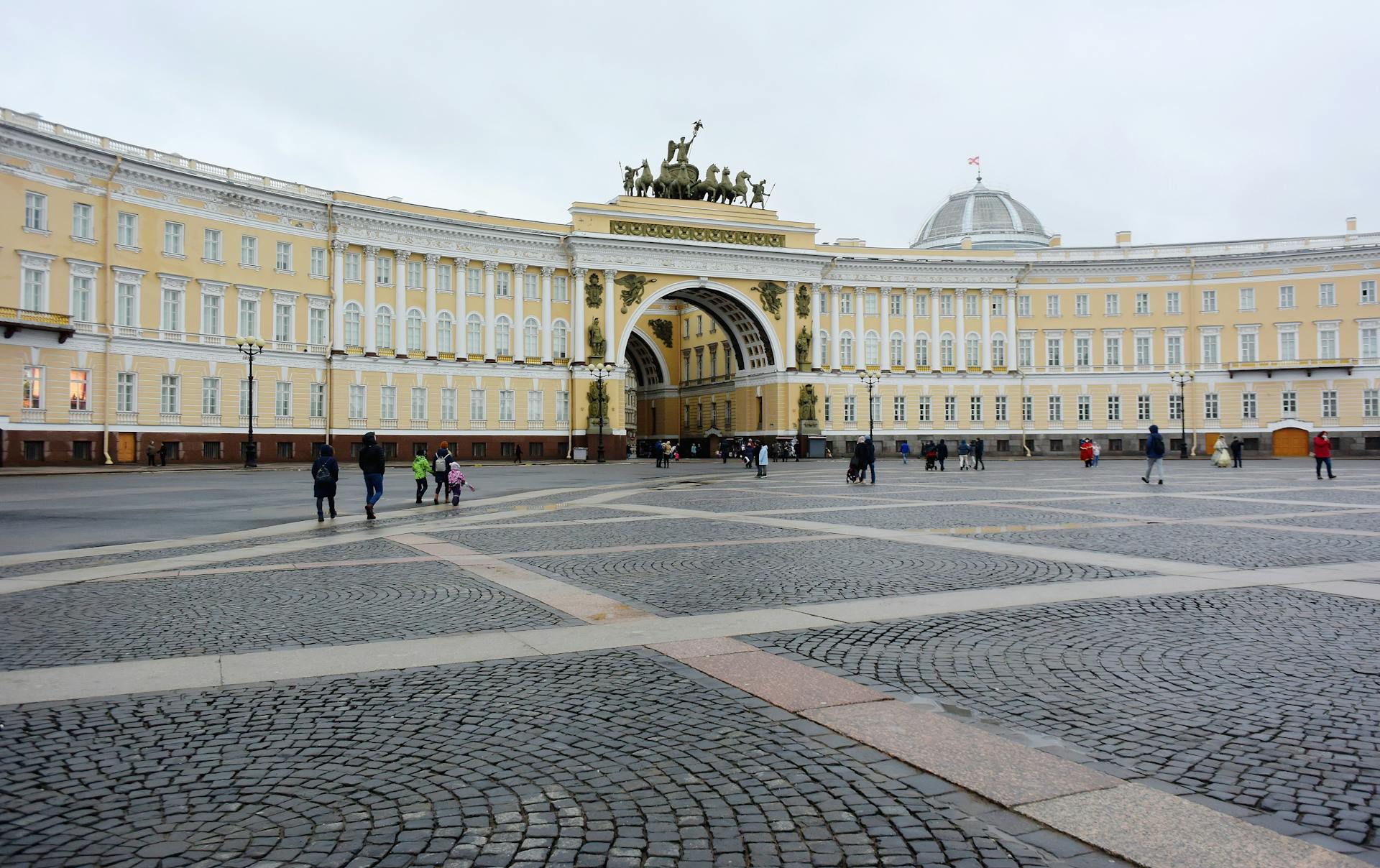 View of the General Staff Building with Triumphal Arch at Palace Square, St. Petersburg, Russia.