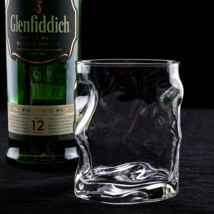 Single Malt Scotch Whisky con copa de cristal