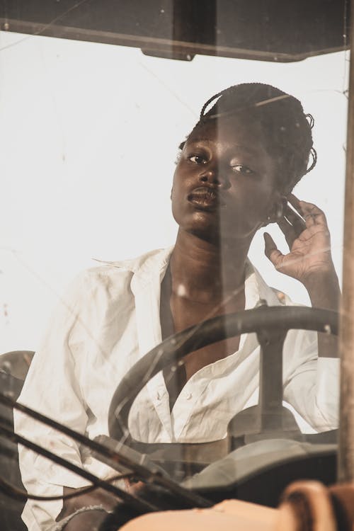 Fotos de stock gratuitas de conductor, mujer, mujer africana