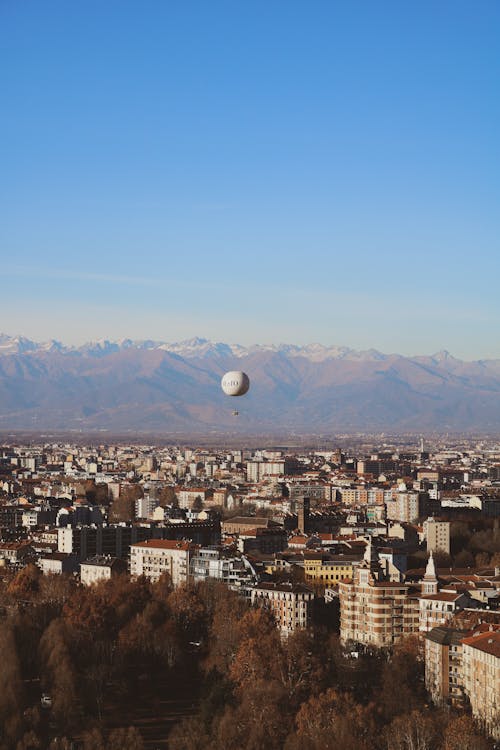 Foto d'estoc gratuïta de cel blau, ciutat, edificis