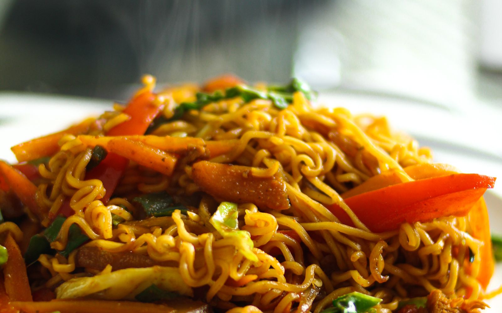 Foto de Yakisoba de carne e legumes