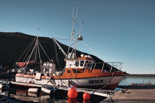 Ücretsiz balıkçı teknesi, deniz aracı, deniz kenarı içeren Ücretsiz stok fotoğraf Stok Fotoğraflar
