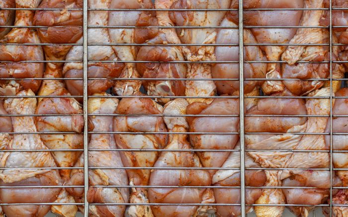 Fresh chilled chicken drumsticks