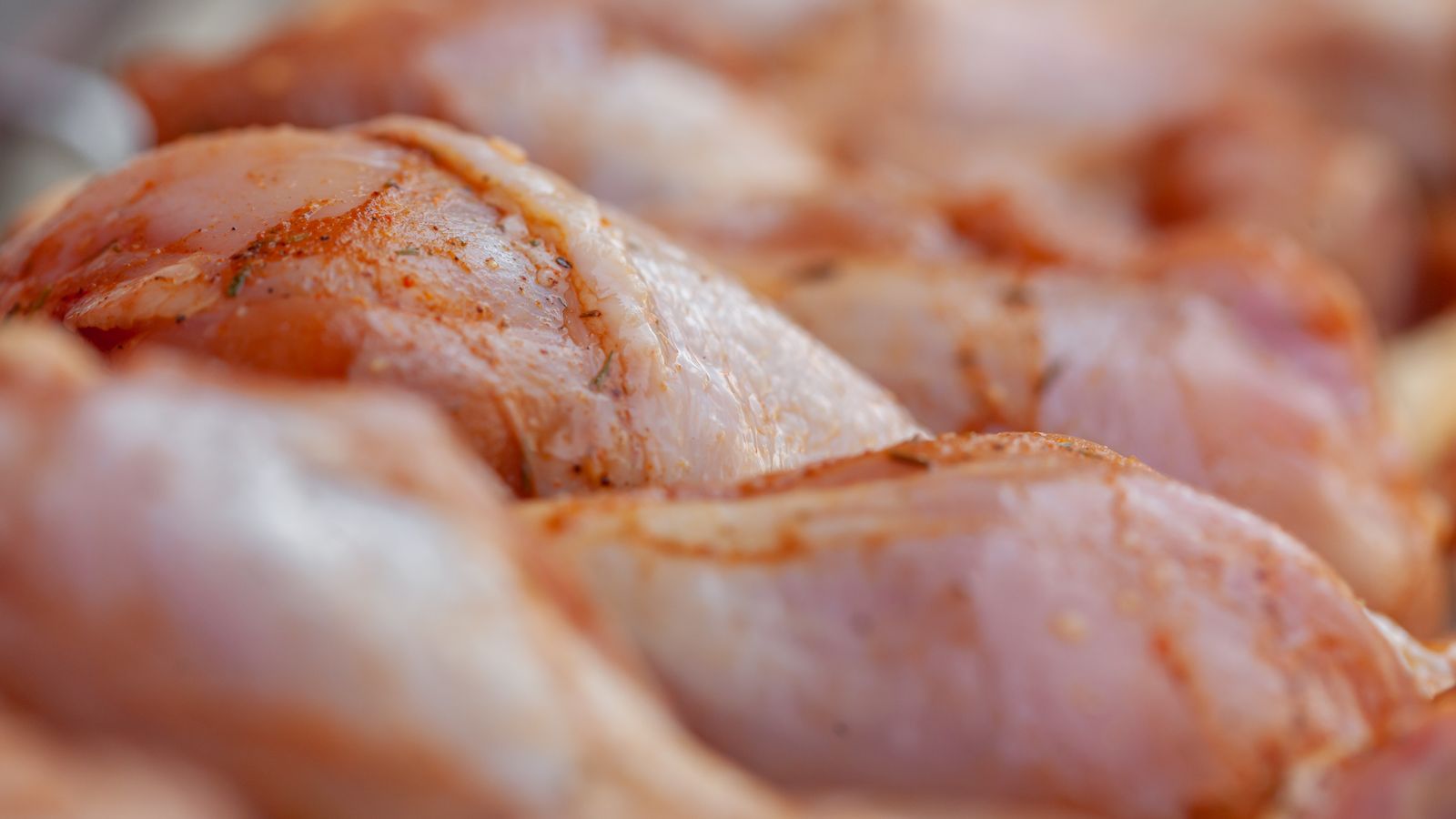 Raw chicken drumsticks with seasoning — photo by Julia Filirovska on Pexels Raw chicken drumsticks with seasoning