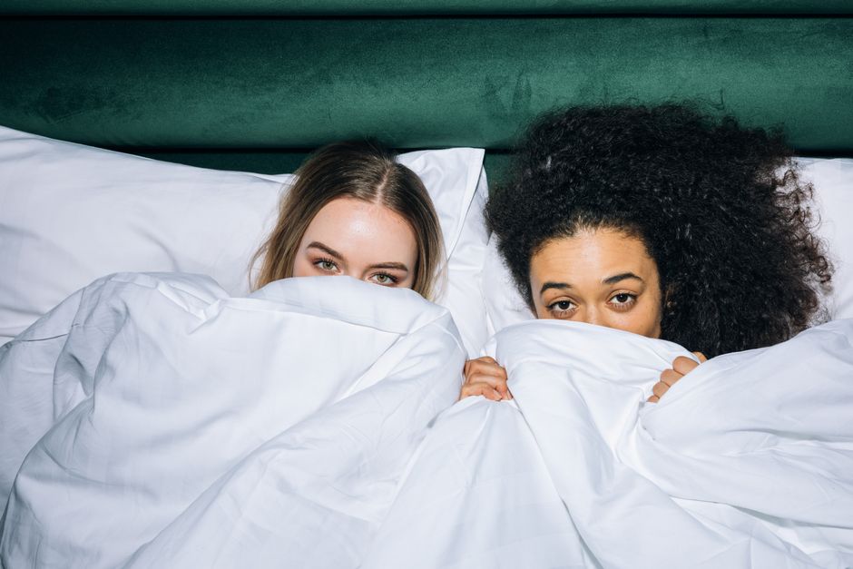 The Scandinavian sleep method gives each partner a separate duvet on a shared mattress, so a hot sleeper and a cold sleeper no longer share one microclimate.