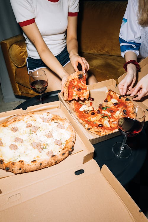 Foto profissional grátis de anônimo, aperitivo, caixa de pizza