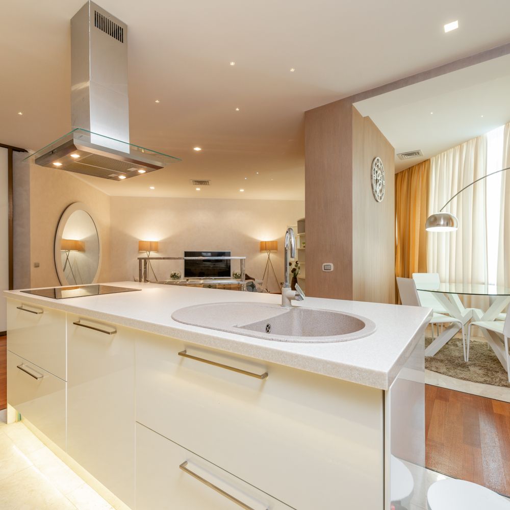End of Tenancy Decorating in Marylebone — woodwork brushed to a crisp, smooth line