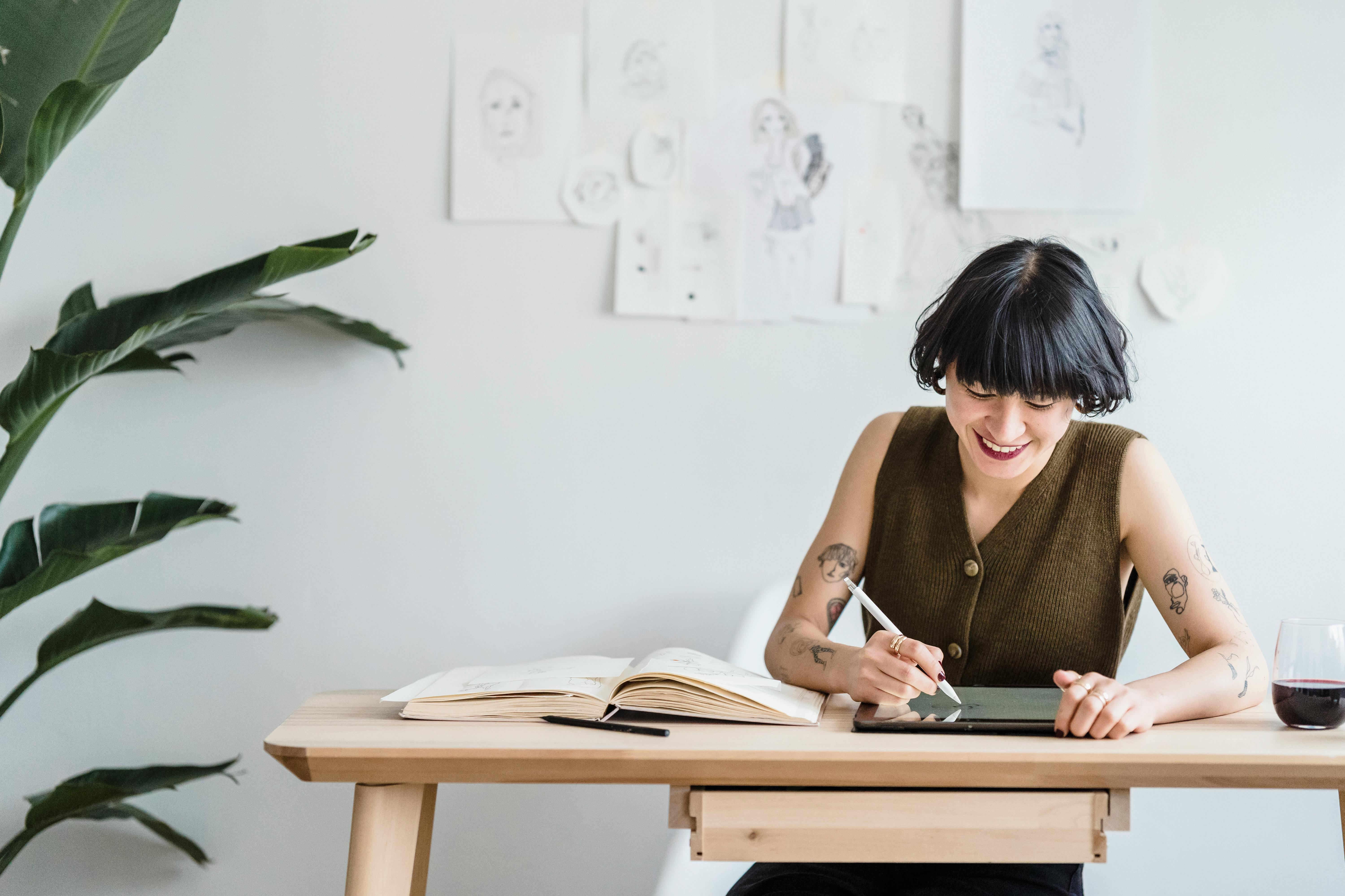 The 5 Best Side Hustles For Women — Photo by Michael Burrows on Pexels