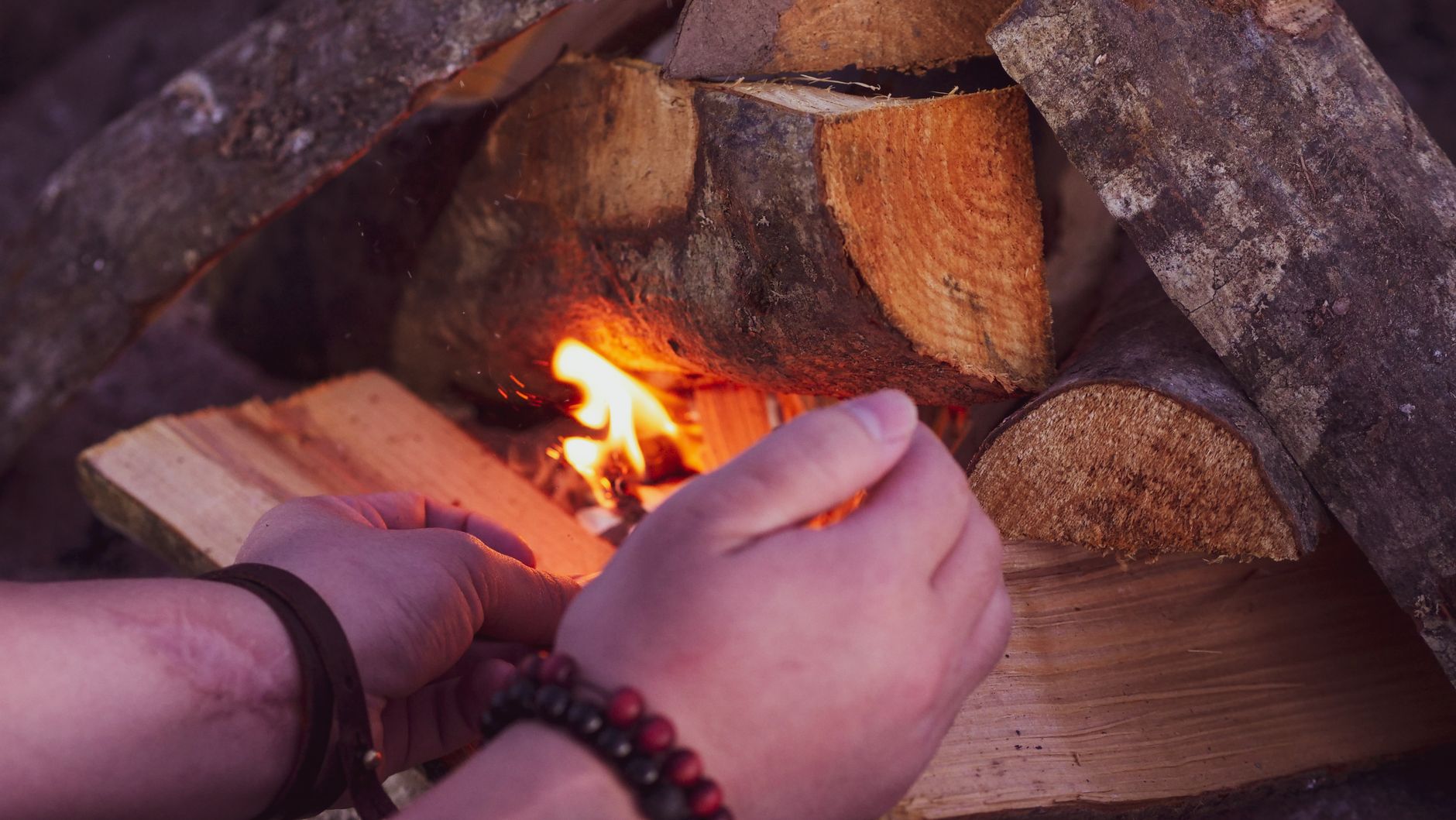 Ferro Rod Sparks but Won’t Ignite? Fix the Tinder First