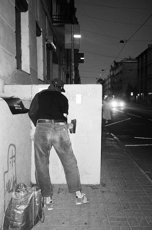 De franc Foto d'estoc gratuïta de art mural, blanc i negre, carrer lateral Foto d'estoc